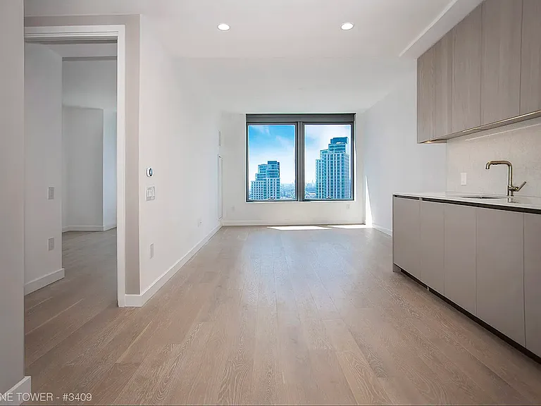 3 Court Sq #3409 — Photo 9