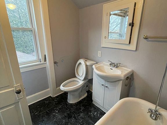 3rd image of 417 N Ashland Ave