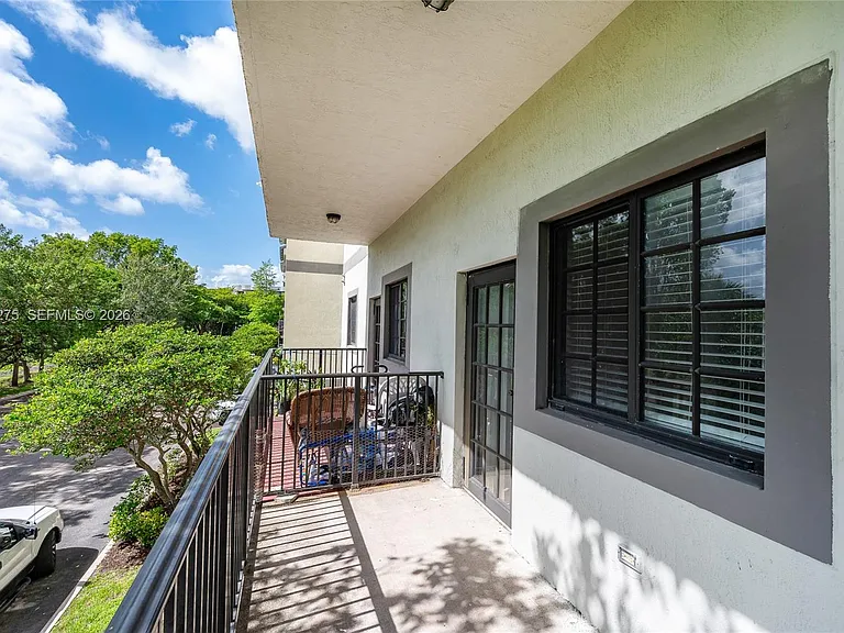 2851 Riverside Dr #207 — Photo 29