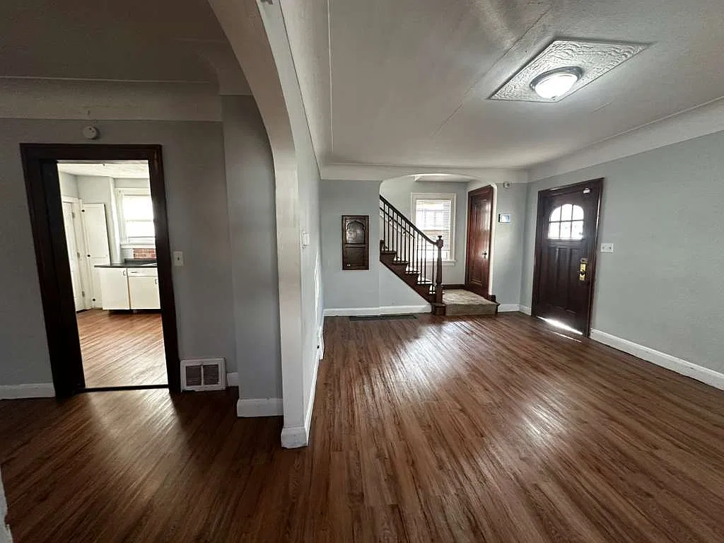 3 bed, 1.5 bath, 1436 sqft, $1,250 — Photo 2