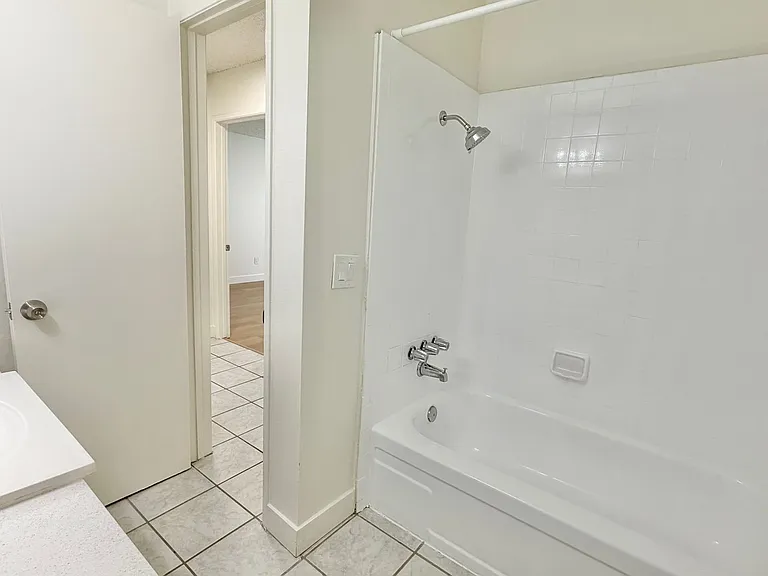 Cypress Apartments — Photo 20