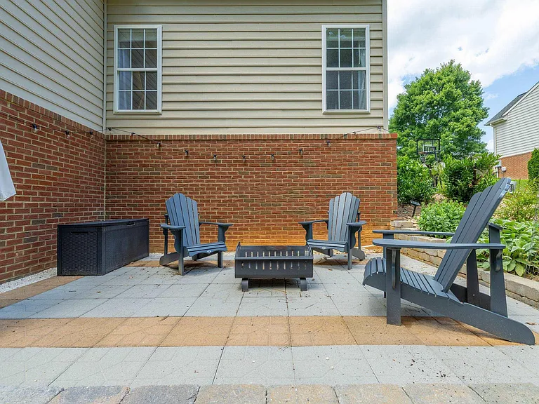 137 Whispering Woods Pl — Photo 10
