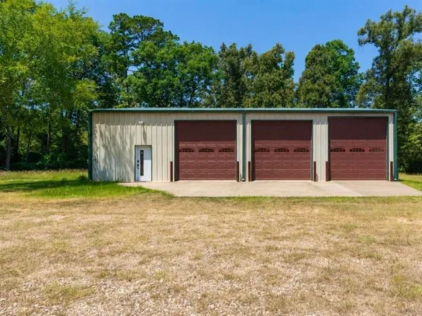 221 Loma Vista Dr, Hallsville, TX 75650