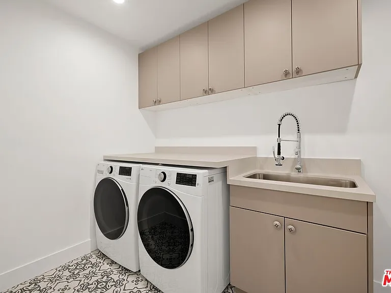 211 S Formosa Ave — Photo 19