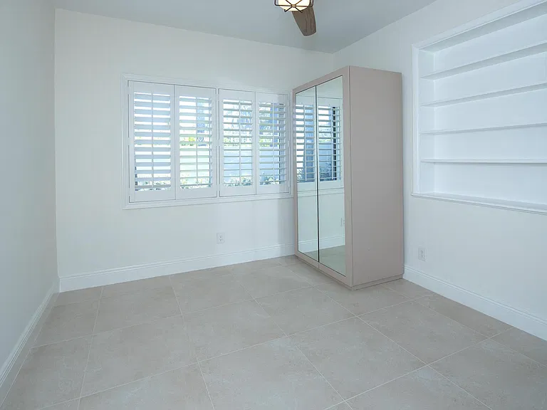 1635 Seabreeze Blvd — Photo 9