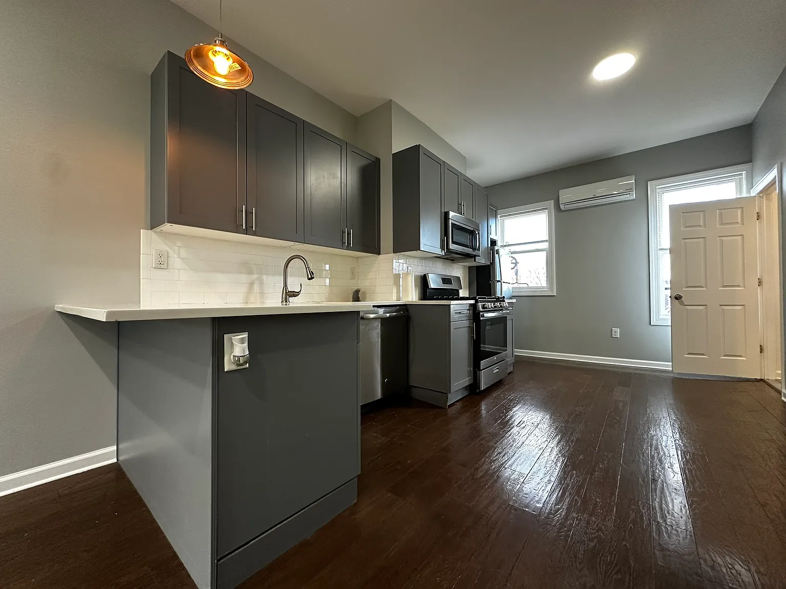 1 bed, 1000 sqft, $2,250 — Photo 2