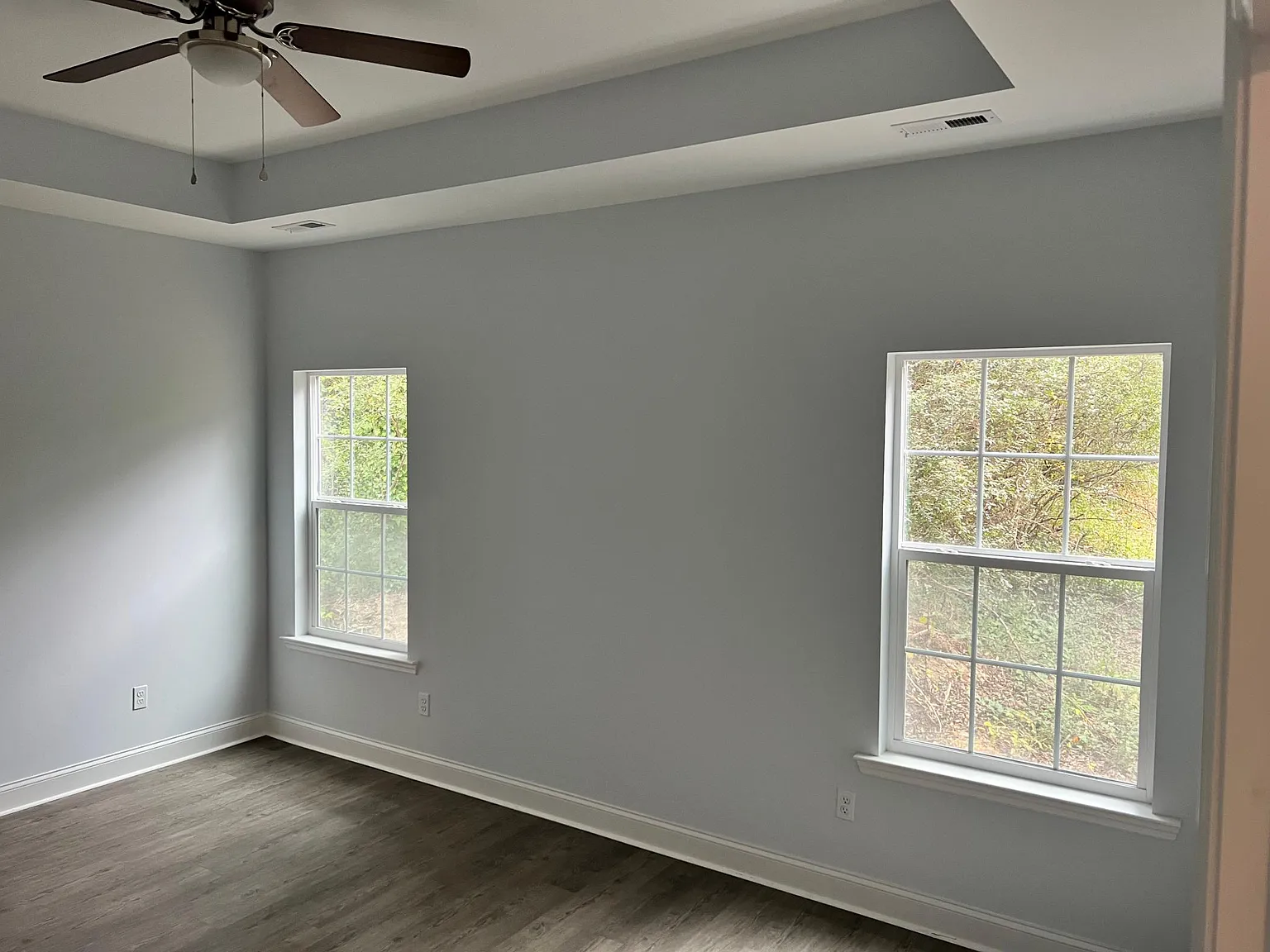 1011 Jarvis Ave — Photo 3
