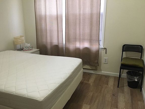 5th image of 4033 76th St APT 2B