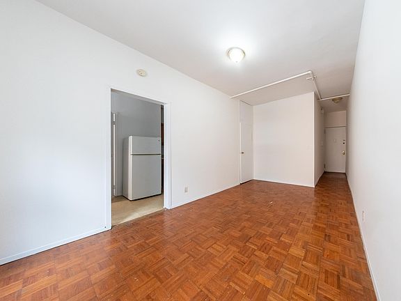 3rd image of 235 E 84th St #28