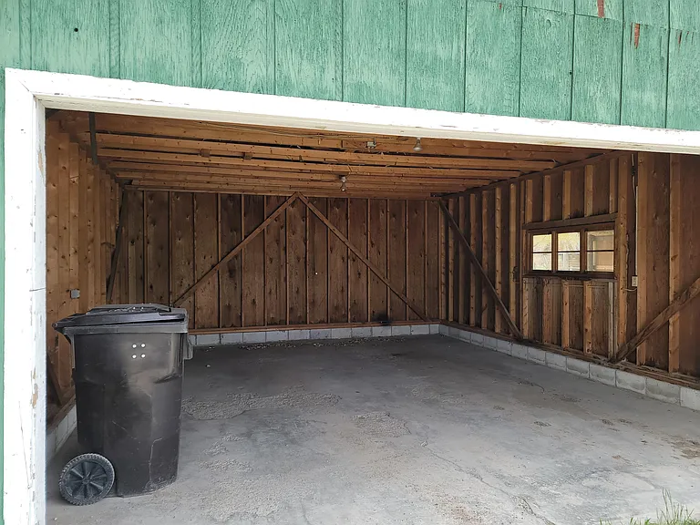 980 Wenzel Ln — Photo 12