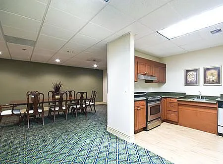 Catalina Apartments — Photo 25