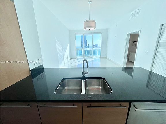 4th image of 950 Brickell Bay Dr APT 4603