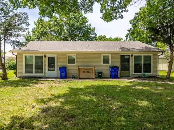 610 NW Fieldcrest Dr, Lees Summit, MO 64081