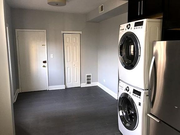 3rd image of 837 W Windsor Ave #1A