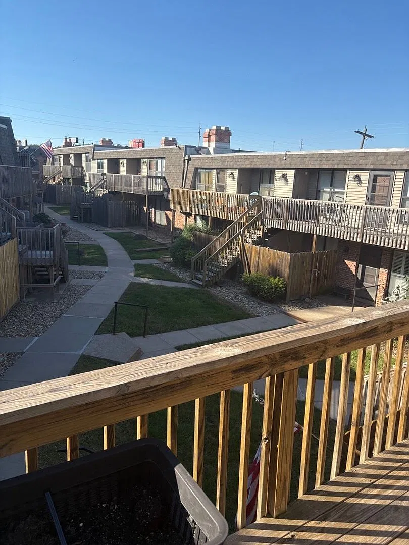 Spacious 2 Bed, 2 Bath Condo Near 29th & Fairlawn — Photo 4