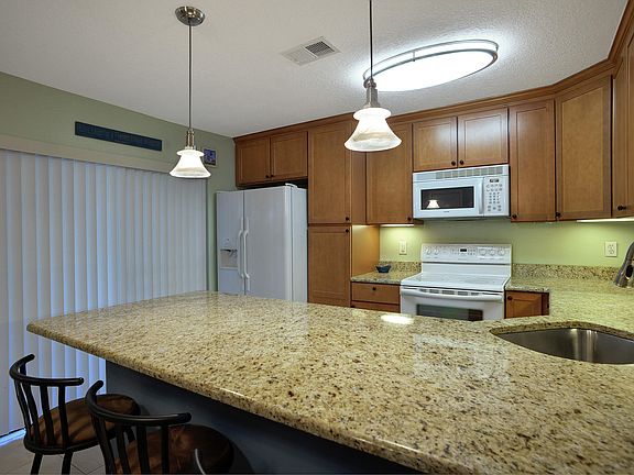 4th image of 8757 Live Oak Ct