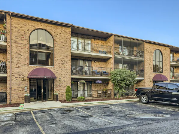7114 W 108th St APT 301, Worth, IL 60482