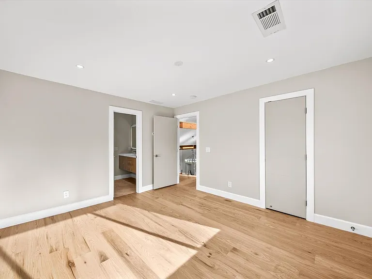 250 Bruton Way — Photo 30