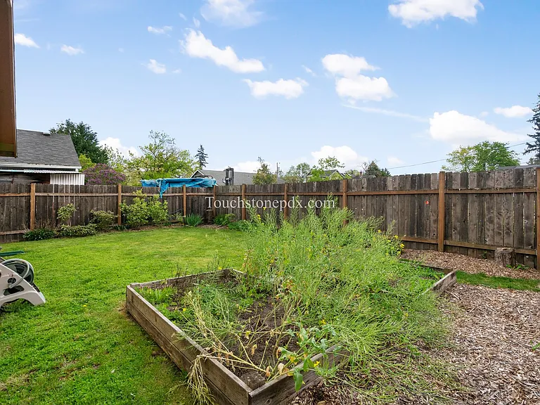 6718 SE Center St — Photo 28
