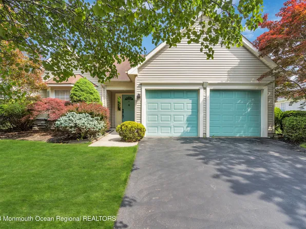 8 Rosewood Court, Lakewood, NJ 08701