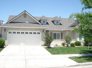 208 E Gibson Ave, Reedley, CA 93654
