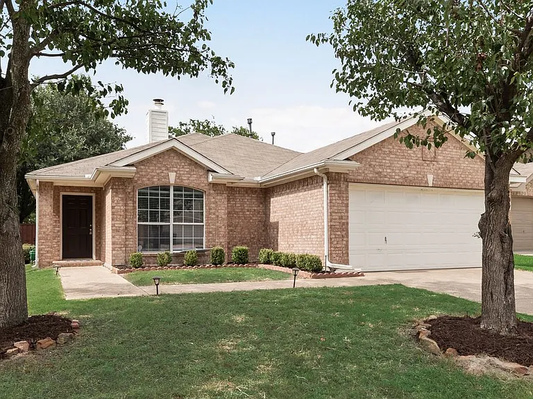 9300 Warren Dr — Photo 1