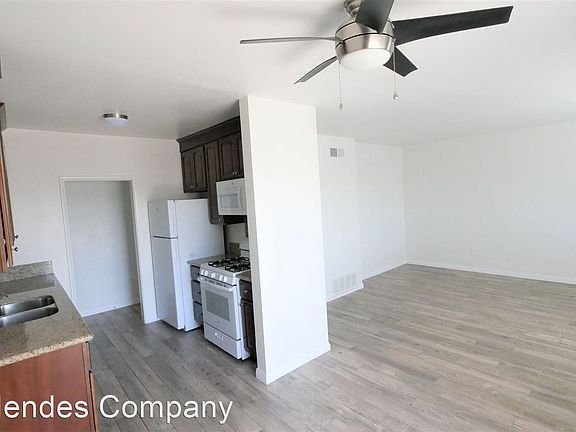3rd image of 3250-60 Columbia St #3260-3