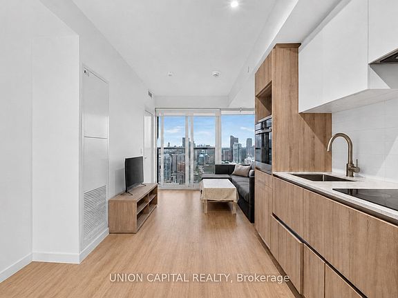 4th image of 319 Jarvis St #4706