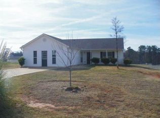 439 Raymond Dr, Winder, GA 30680