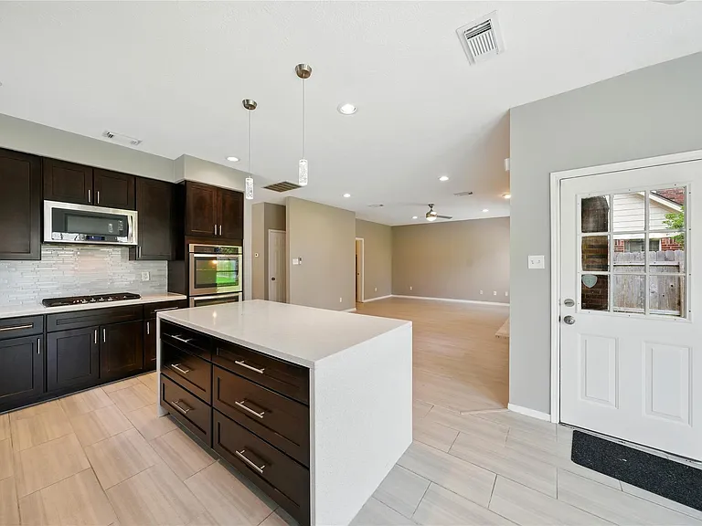 3119 Waters Way Dr — Photo 16