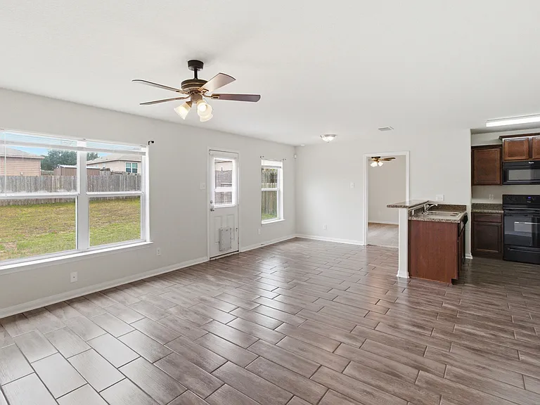 6230 Lake Victoria St — Photo 9
