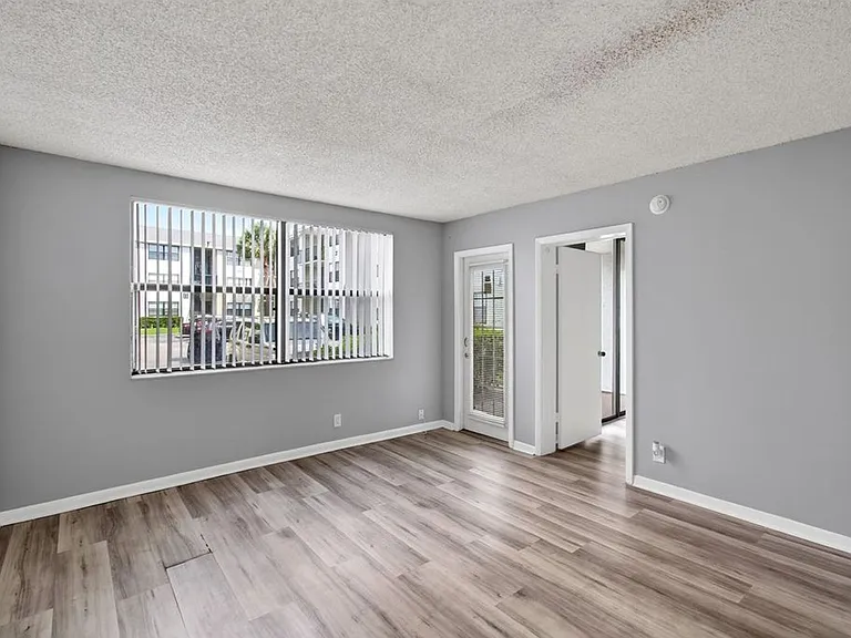752 Executive Center Dr #110-11-110 — Photo 5