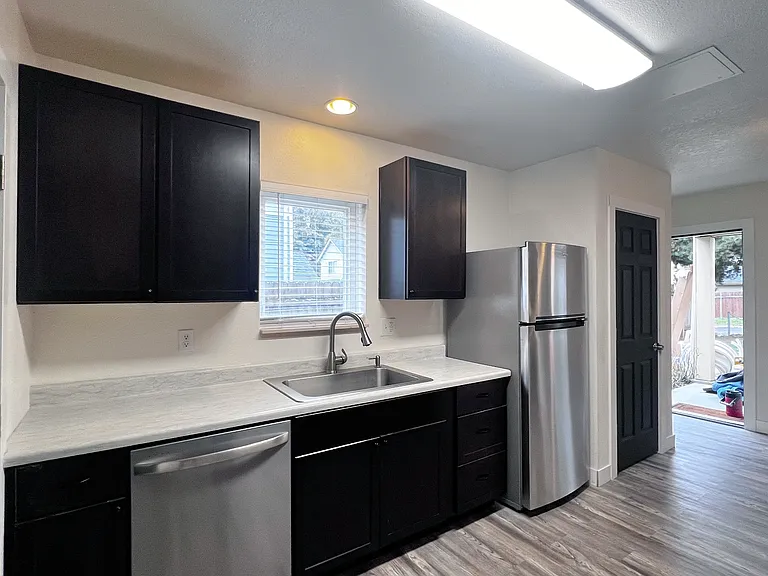 940 NW 7th Ave #10 — Photo 3