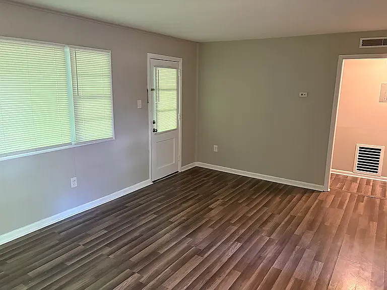 116 E Holston Ln #116 — Photo 4
