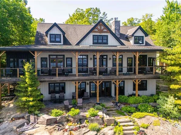 990 Hasketts Dr, Georgian Bay, ON L0K 1S0