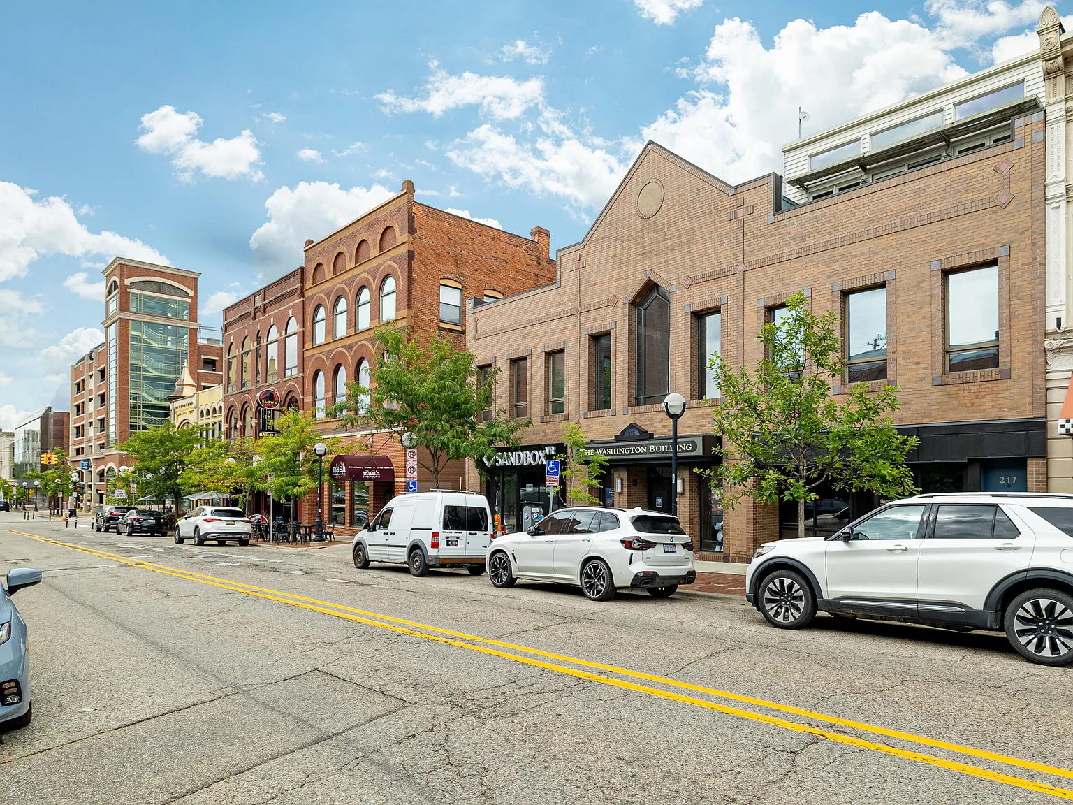 2 bed, 1.0 bath, 1000 sqft, $2,995 — Photo 2