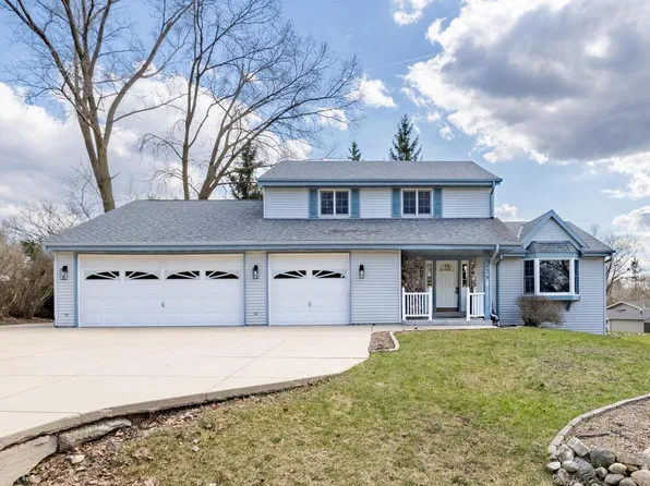 629 Highview DRIVE, Slinger, WI 53086