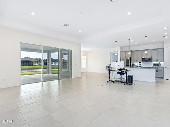 4th image of 406 Aquamarine Way