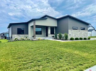 740 W Panorama Rd, Lincoln, NE 68523