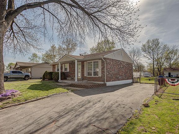 4th image of 6 Iris Ave