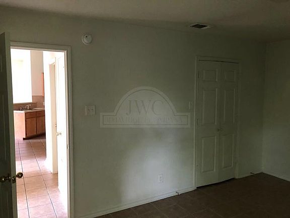 4th image of 207 Dale Earnhardt Dr #B