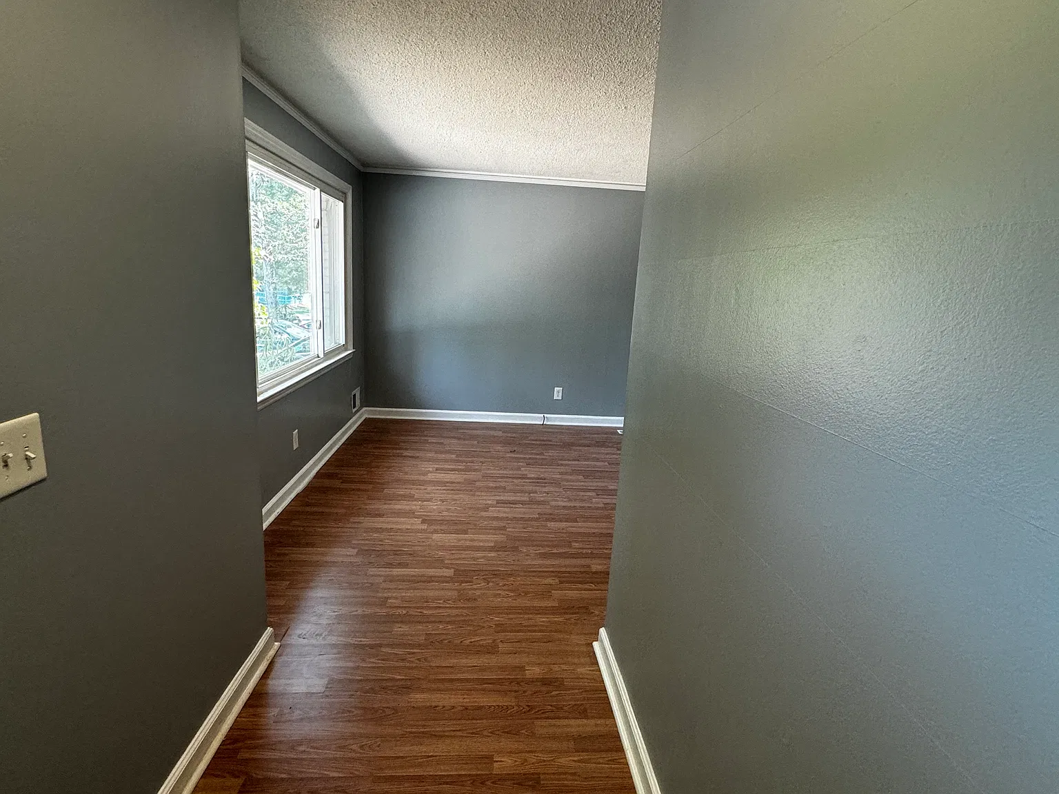 3 bed, 1.5 bath, 1300 sqft, $1,800 — Photo 2