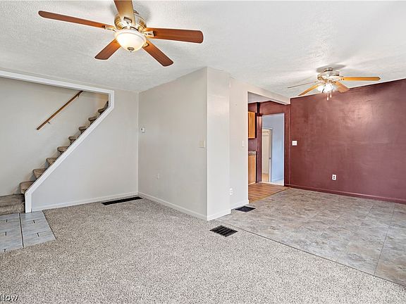 4th image of 329 Wesley Ave
