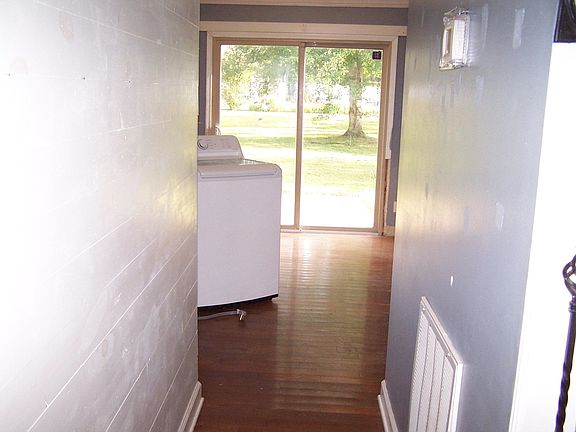 3rd image of 679 Collett Rd