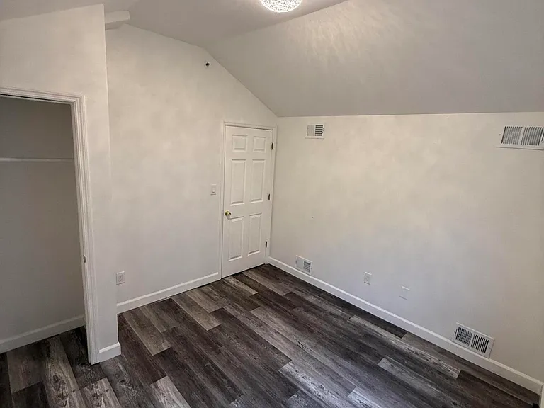 348 Targee St — Photo 6