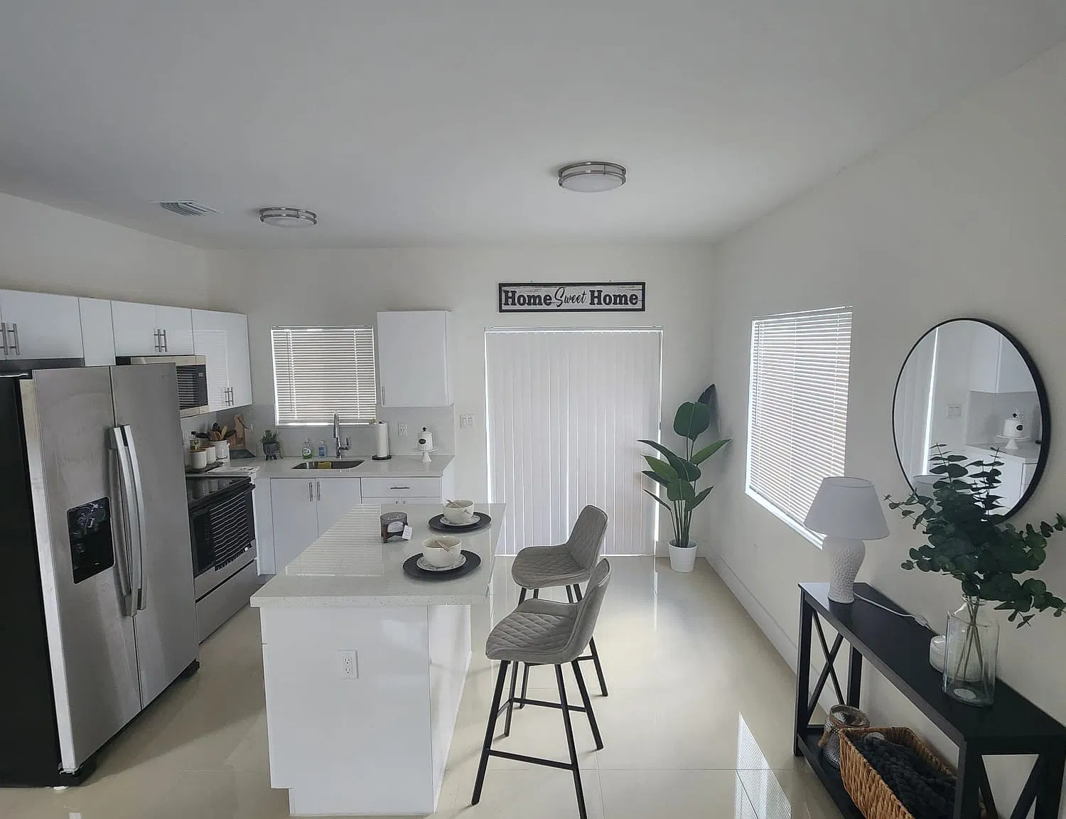4 bed, 2.5 bath, 1610 sqft, $4,500 — Photo 4