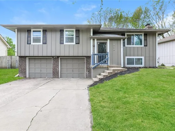 2932 Sweet Briar Dr, Independence, MO 64057
