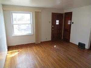 3rd image of 4727 Hatz St