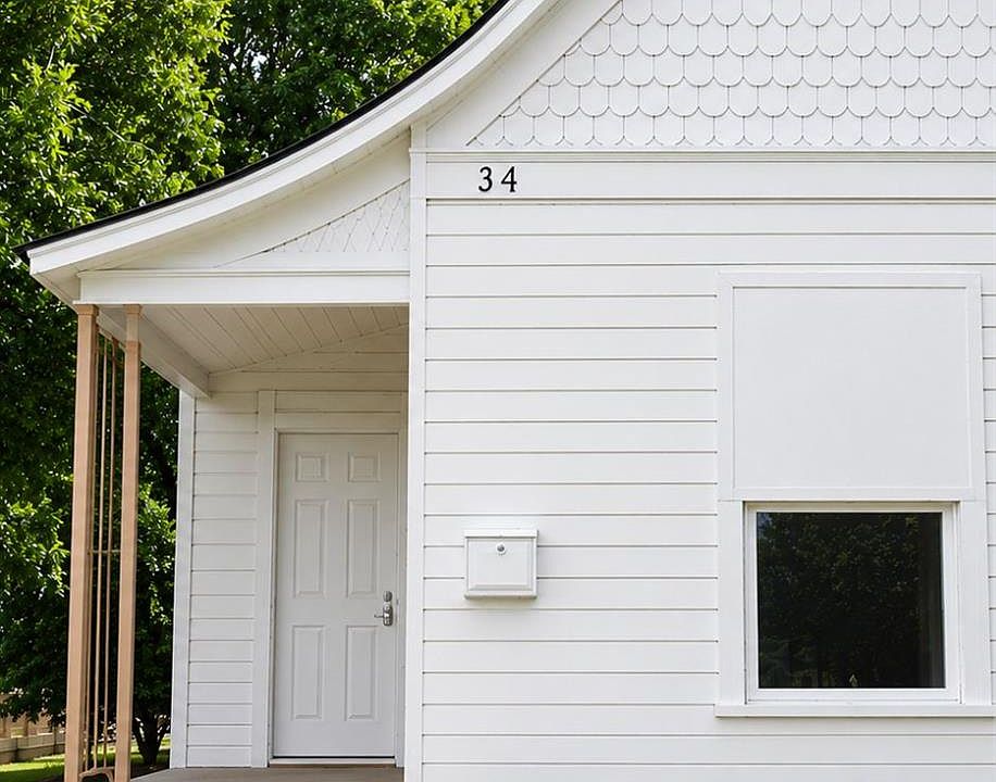 1st image of 301 N 1st St