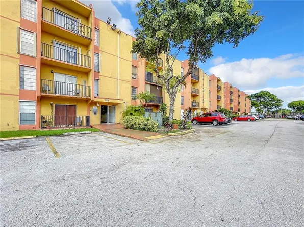 4707 NW 7th St APT 204-8, Miami, FL 33126